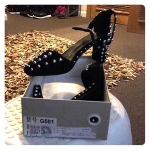 Shoespie studded heels